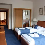Ξενοδοχείο Theresia 3*