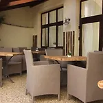 Theresia Ξενοδοχείο