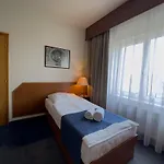 Ξενοδοχείο Theresia 3*