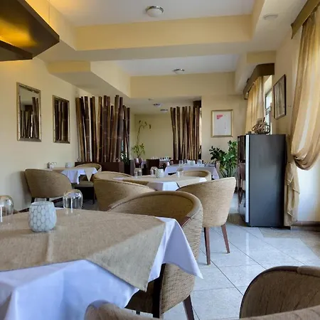 Ξενοδοχείο Theresia 3*